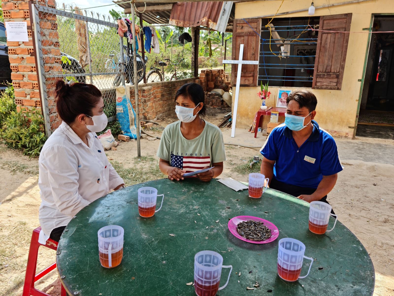 Thăm hỏi, động viên gia đình của bốn em nhỏ bị tại nạn do sập tường gạch xảy ra tại Buôn Kon Wang, xã Ea Yiêng, huyện Krông Pắk, tỉnh Đắk Lắk