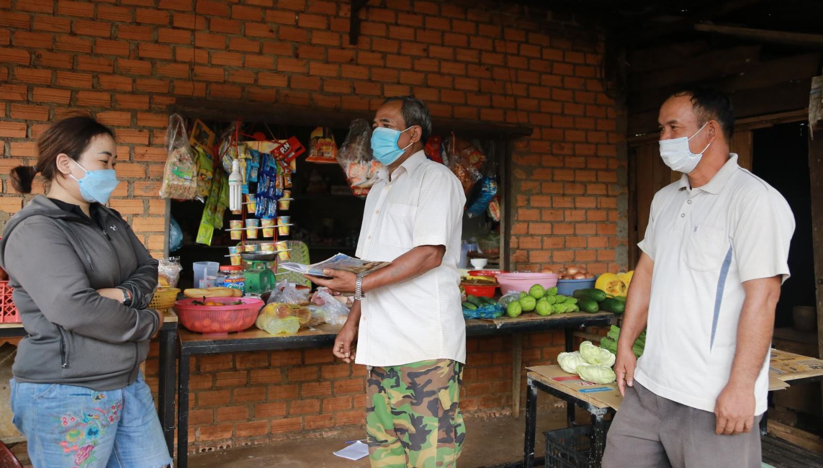 Bí thư chi bộ tận tụy với buôn làng