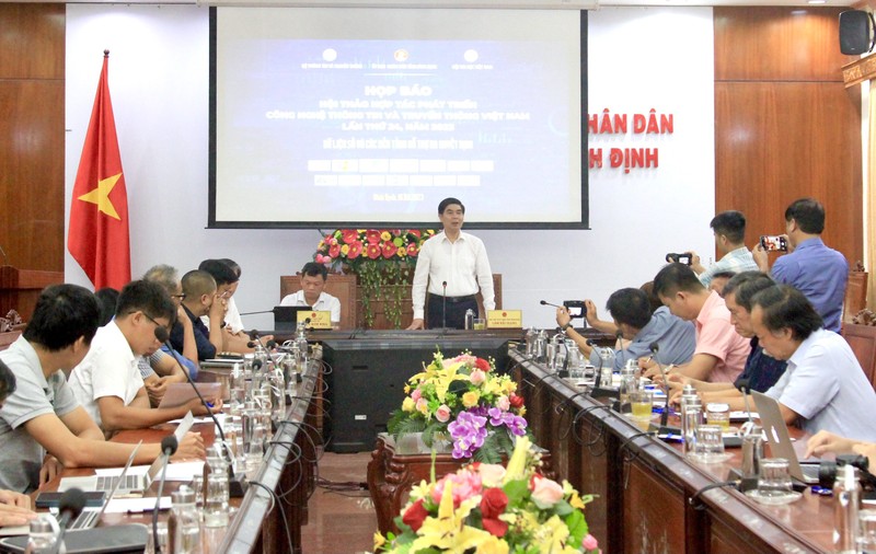 Khoảng 1.000 người dự hội thảo về dữ liệu số ở Bình Định