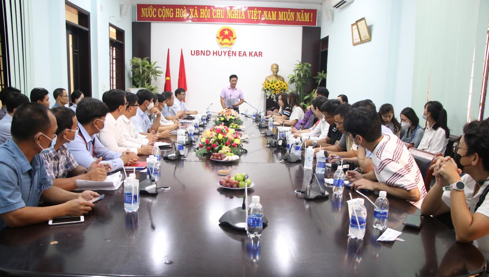 Đoàn phóng viên trong nước và nước ngoài tác nghiệp trên địa bàn tỉnh