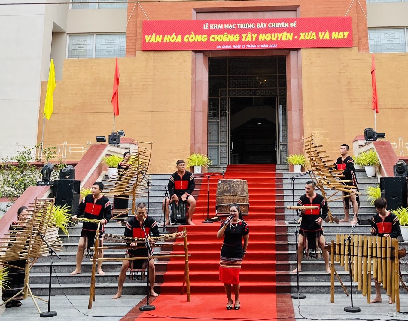 Trưng bày chuyên đề “Văn hoá cồng chiêng Tây Nguyên – Xưa và nay” tại Bảo tàng An Giang