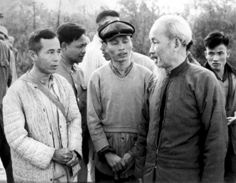 Tư tưởng Hồ Chí Minh về tinh giản, kiện toàn bộ máy gắn với sửa đổi phong cách, lề lối làm việc của cán bộ