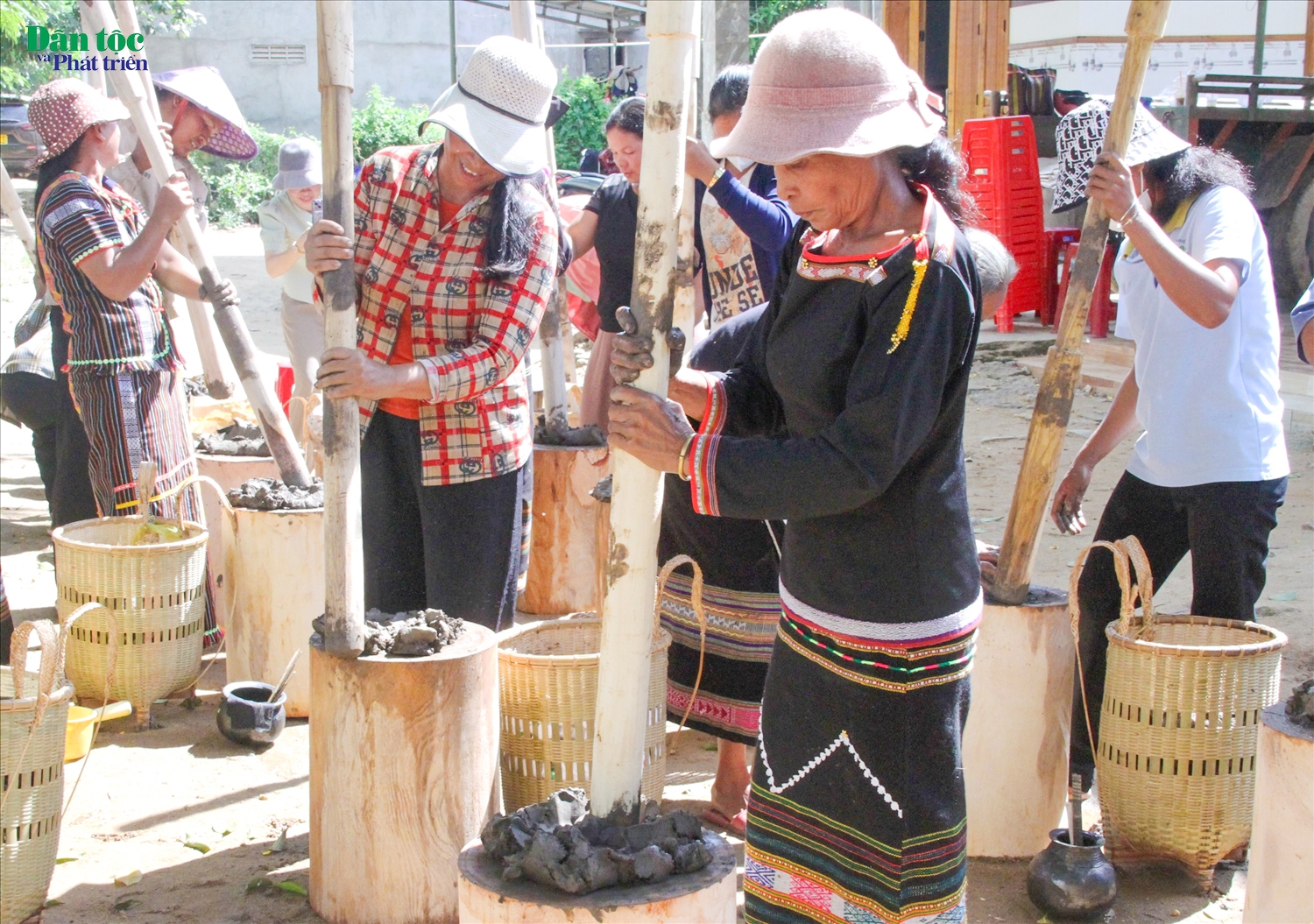 Làng gốm cổ duy nhất còn lại ở Tây Nguyên