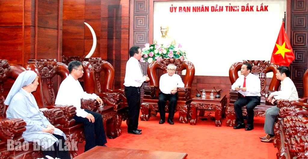 Đoàn công tác của Ủy ban Đoàn kết Công giáo tỉnh chào xã giao lãnh đạo tỉnh