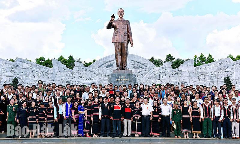 Đồng bào Tây Nguyên nhớ ơn Bác Hồ