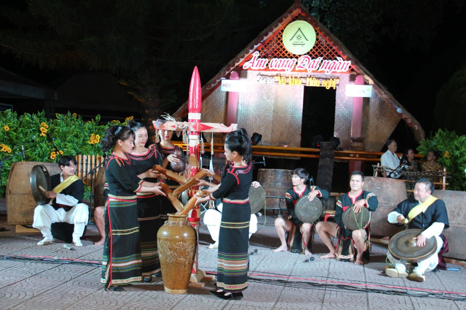 Nghệ sĩ Hàn Quốc tham gia quảng bá văn hóa cồng chiêng tỉnh Đắk Lắk