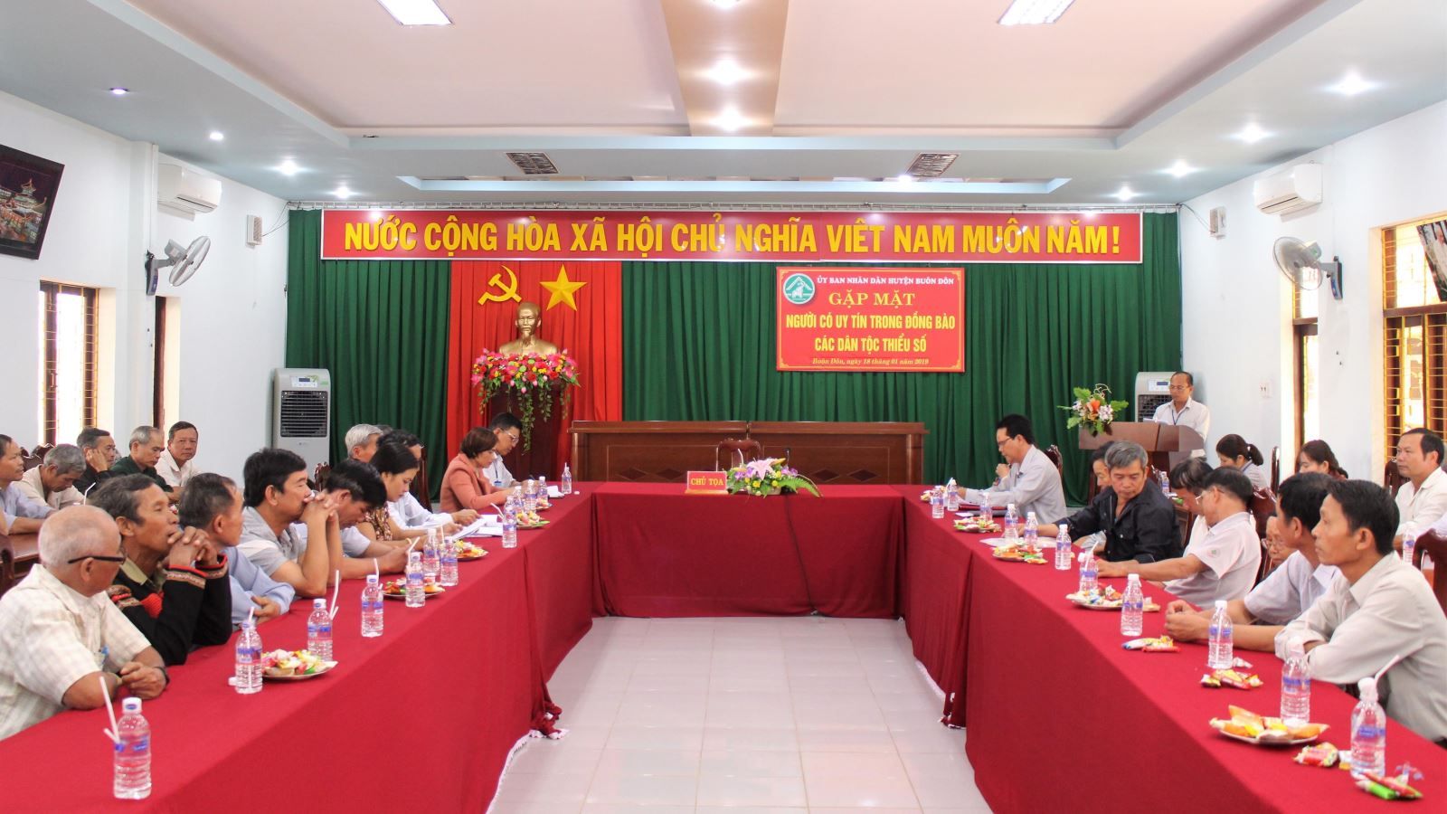 Huyện Buôn Đôn gặp mặt người có uy tín trong đồng bào dân tộc thiểu số