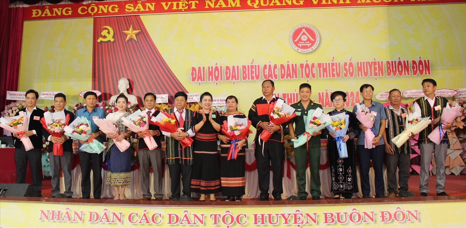 Nhân dân các dân tộc huyện Buôn Đôn đoàn kết, đổi mới, sáng tạo, phát huy lợi thế, tiềm năng, hội nhập và phát triển bền vững