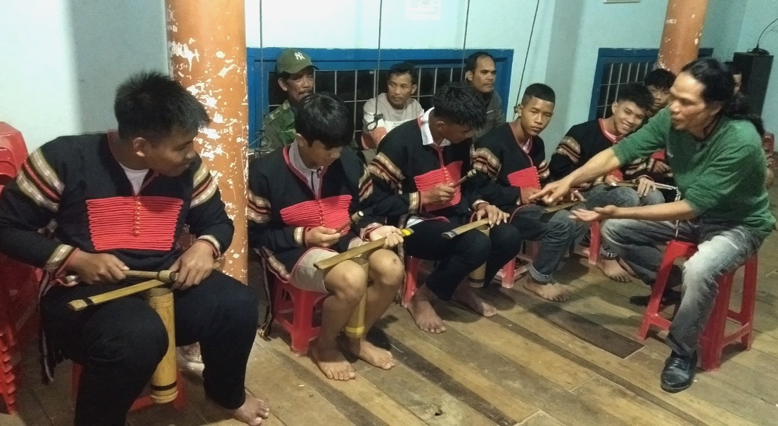 Những nghệ nhân tài hoa của buôn làng