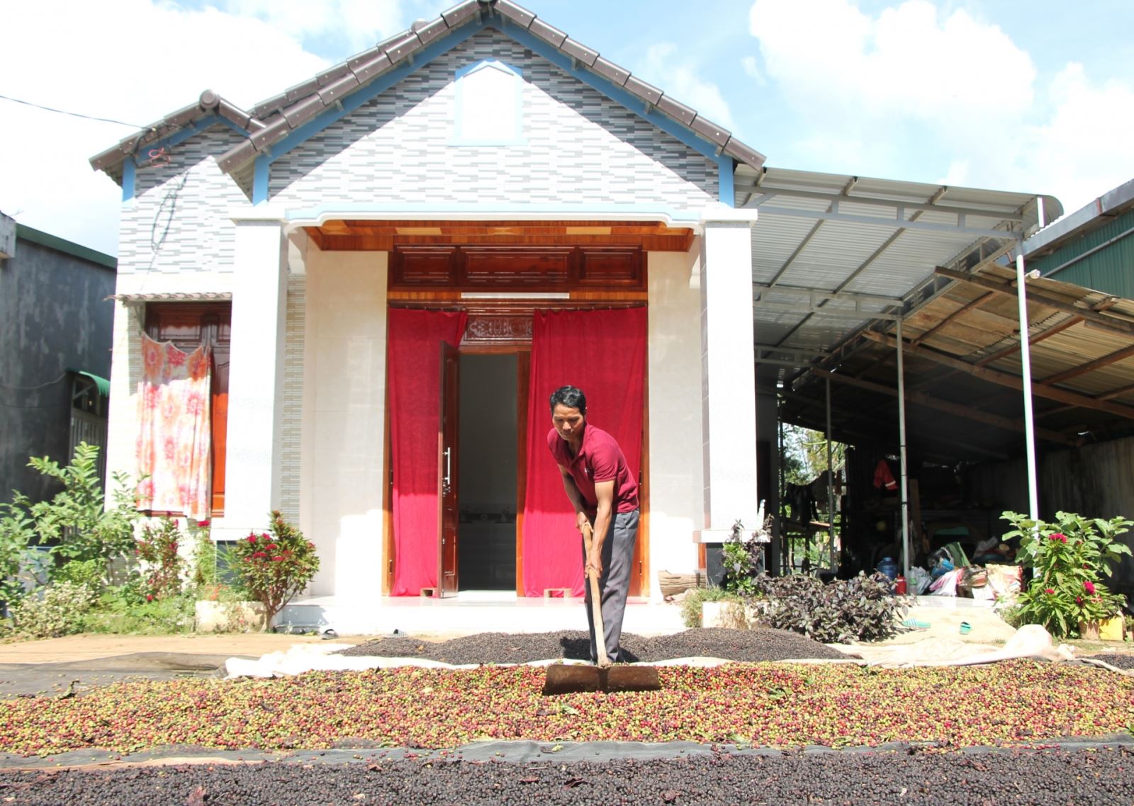 Những đảng viên dân tộc thiểu số nói khéo, làm hay