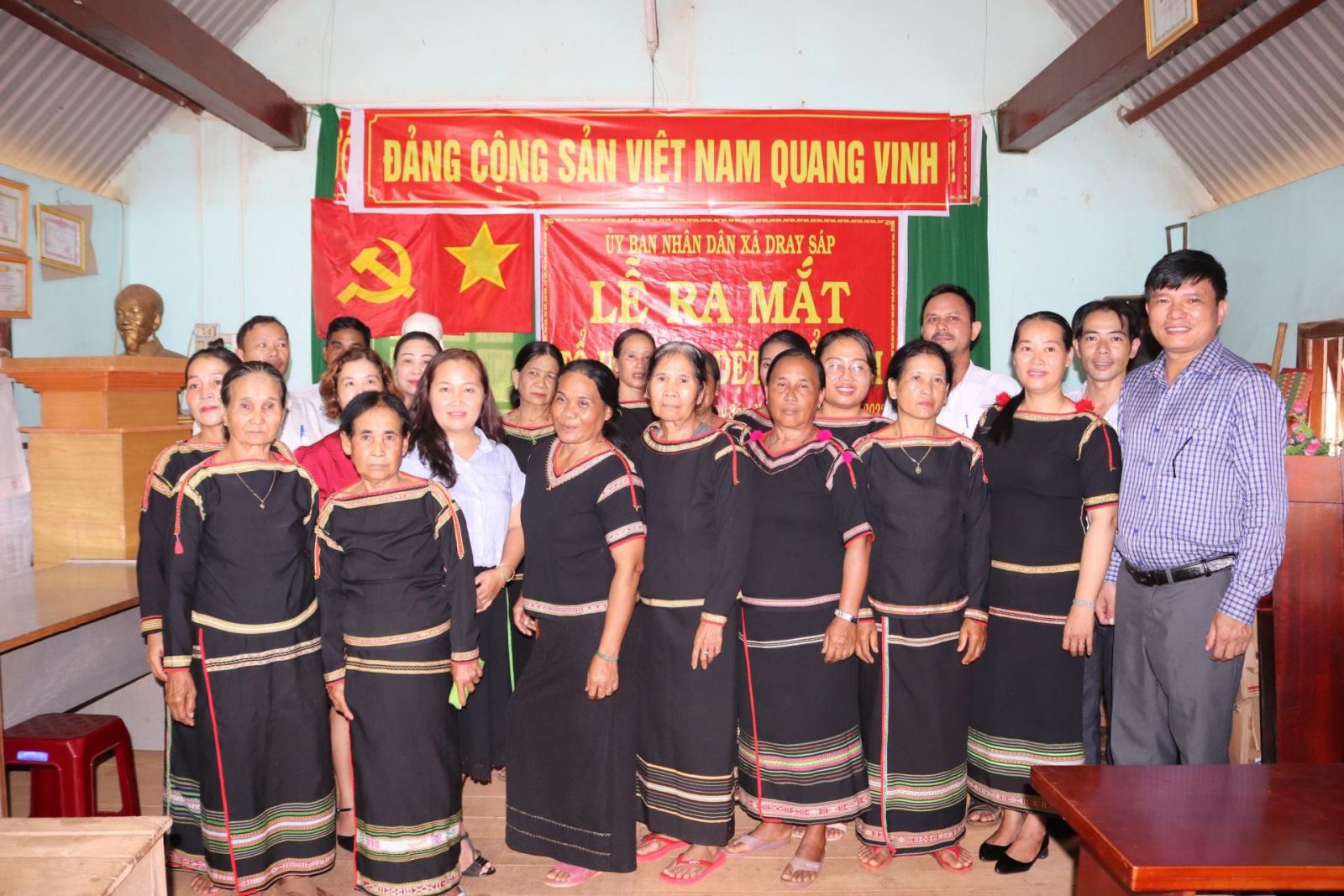 Ra mắt Tổ hợp tác Dệt thổ cẩm buôn Kla