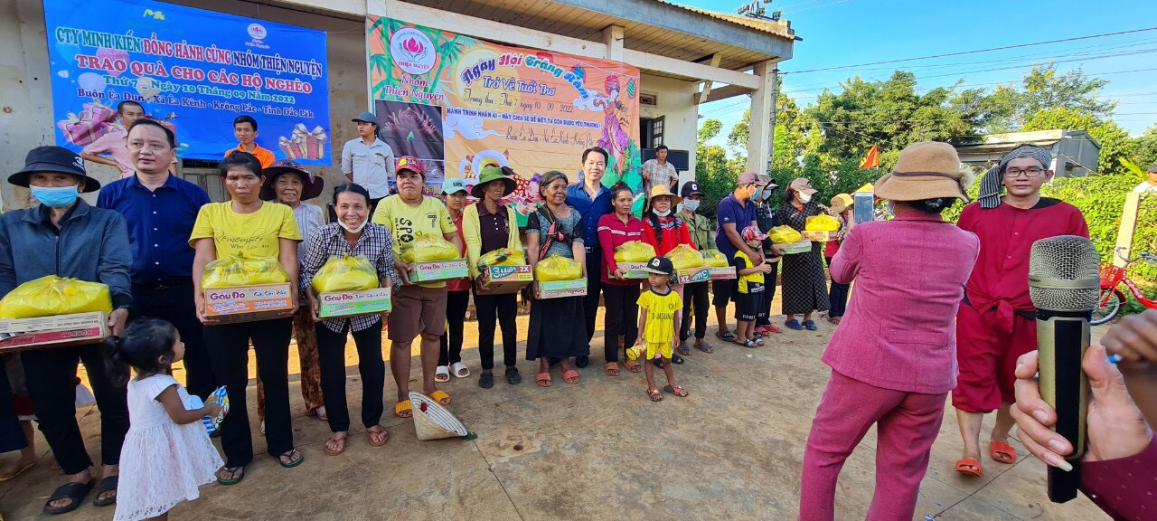 Ngày hội Trăng rằm tại buôn kết nghĩa Ea Đun