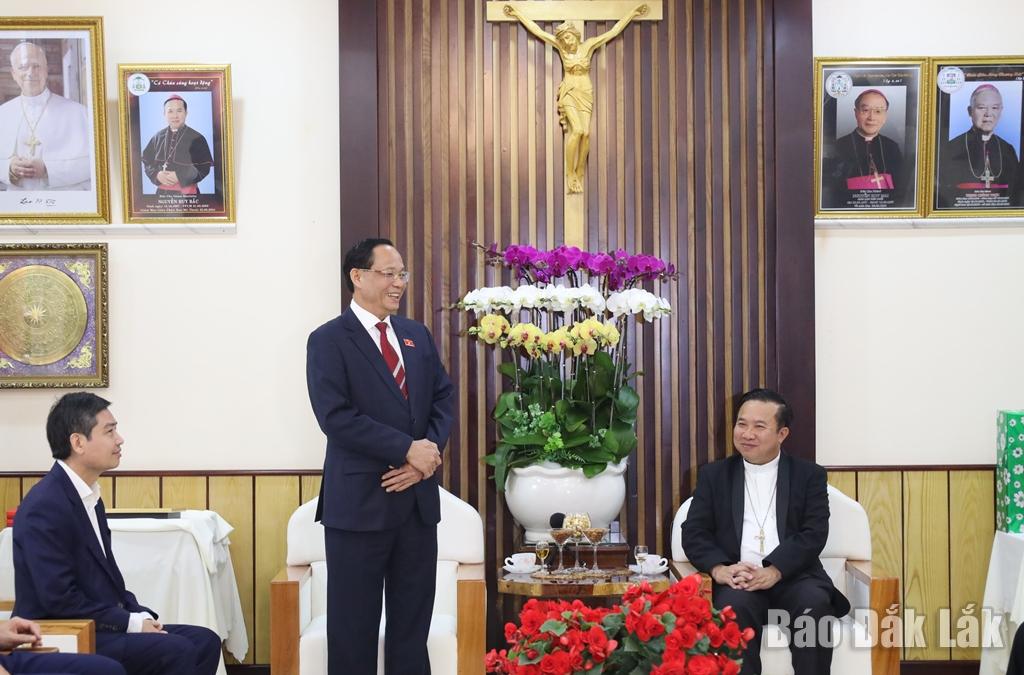 Phó Chủ tịch Quốc hội Trần Quang Phương thăm, chúc mừng Giáng sinh Tòa Giám mục Giáo phận Ban Mê Thuột