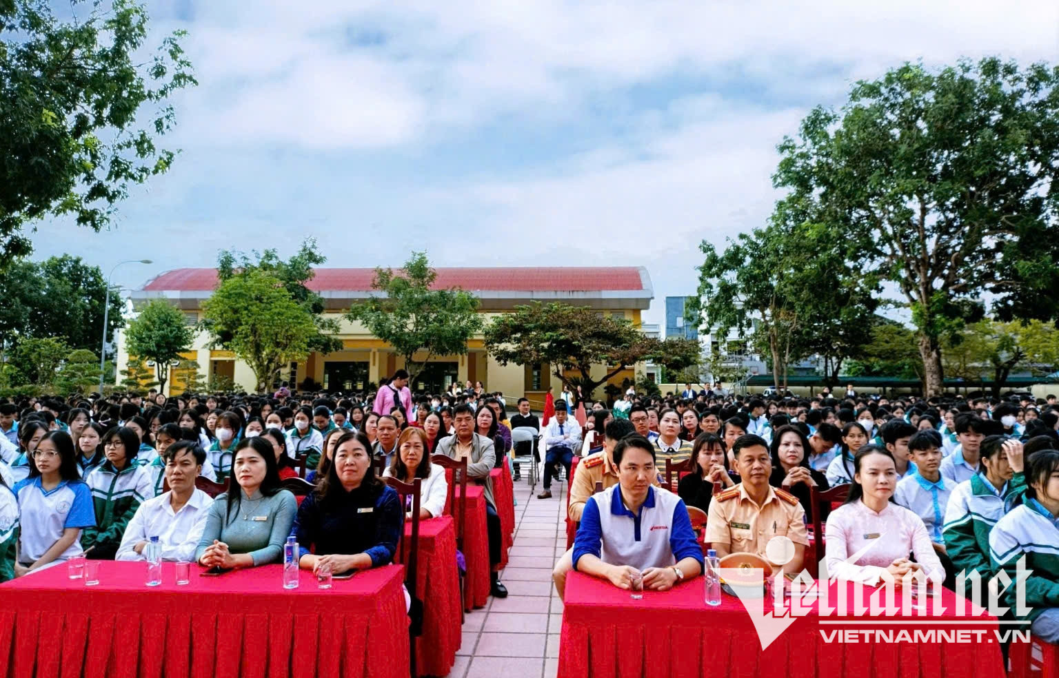 Những gương mặt trẻ lan tỏa niềm tự hào khắp thôn bản vùng cao