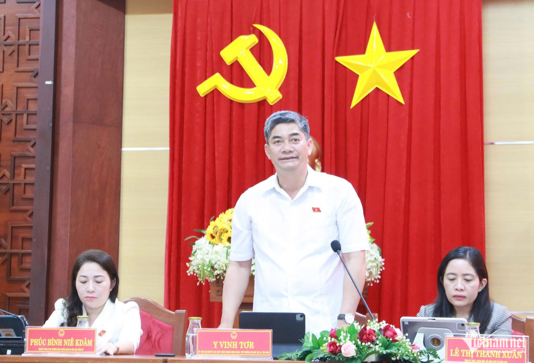 Thứ trưởng Bộ Dân tộc và Tôn giáo Y Vinh Tơr tiếp xúc cử tri tại Đắk Lắk