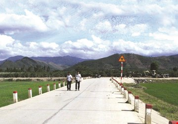 Ổn định dân cư nền tảng để phát triển bền vững