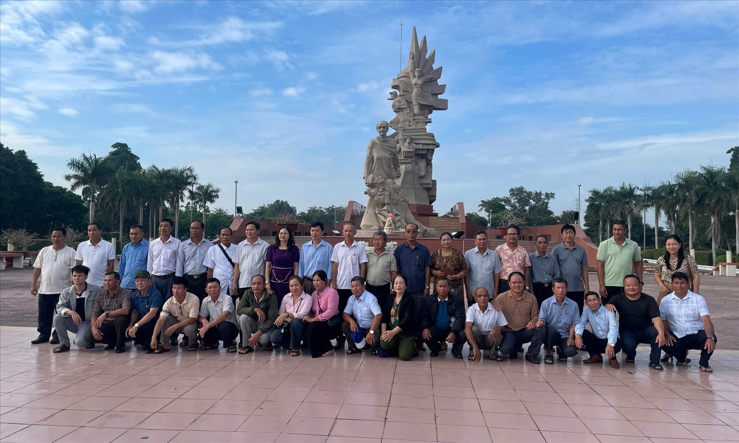 Người có uy tín Đắk Lắk học tập kinh nghiệm ở nhiều tỉnh phía Nam