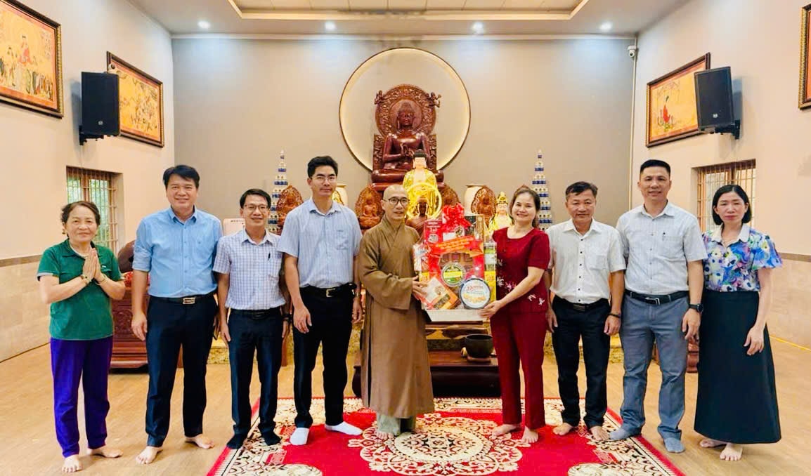dc-le-thi-thanh-bich-pgd-so-dttg-cung-doan-cua-so-dttg-tham-chuc-mung-phat-duong-po-lan-phuong-tan-lap-nhan-dip-le-phat-dan-2026