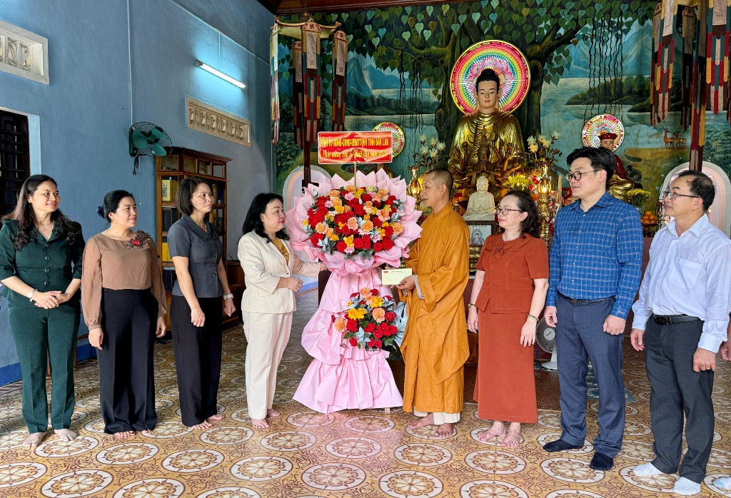 Phó Bí thư Thường trực Tỉnh ủy thăm, chúc mừng các cơ sở Phật giáo nhân Đại lễ Phật đản 2026