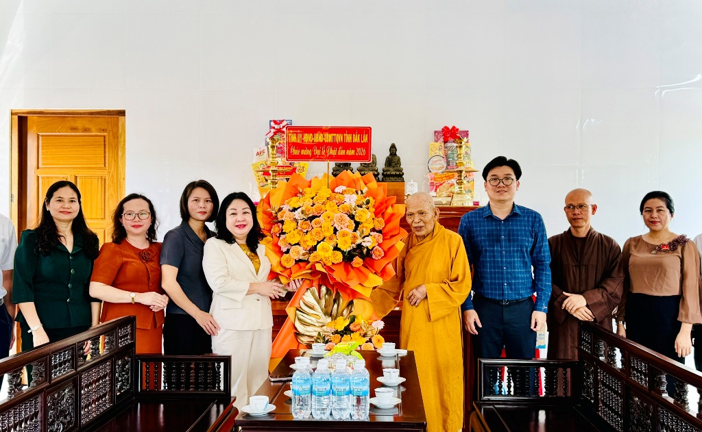 tham-chua-tu-quang.jpg